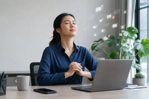 สมองล้าจากการแจ้งเตือนทั้งวัน — วิธีลด digital burnout แบบไม่ต้องหายจากโลกออนไลน์